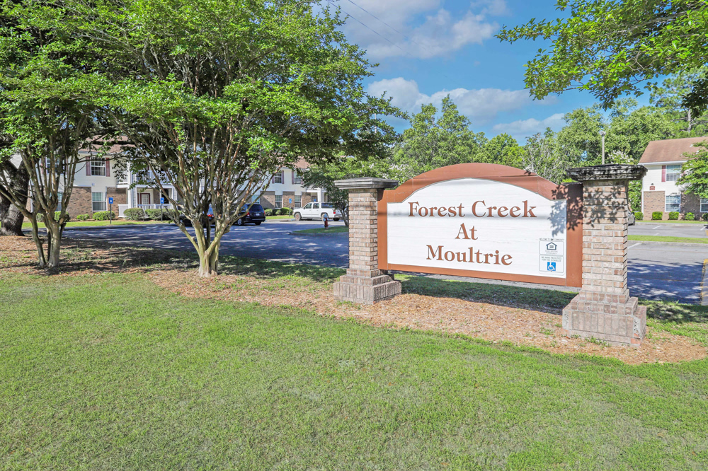 Forest Creek at Moultrie Manor monument sign